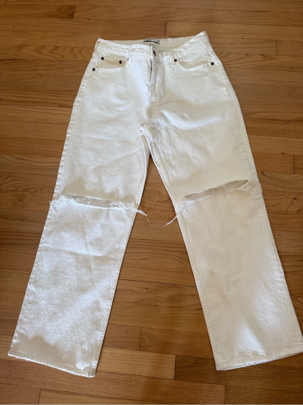 Abercrombie Size 26/6 Short White Baggy Low Rise Jeans